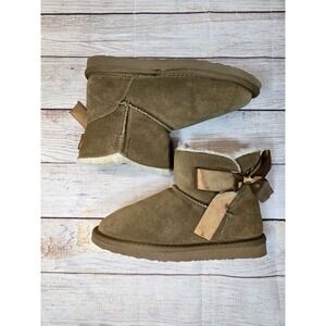 PAWZ‎ By Bearpaw Amelia Youth Size 3 Hickory Genuine Suede Ankle Boots (EUC)